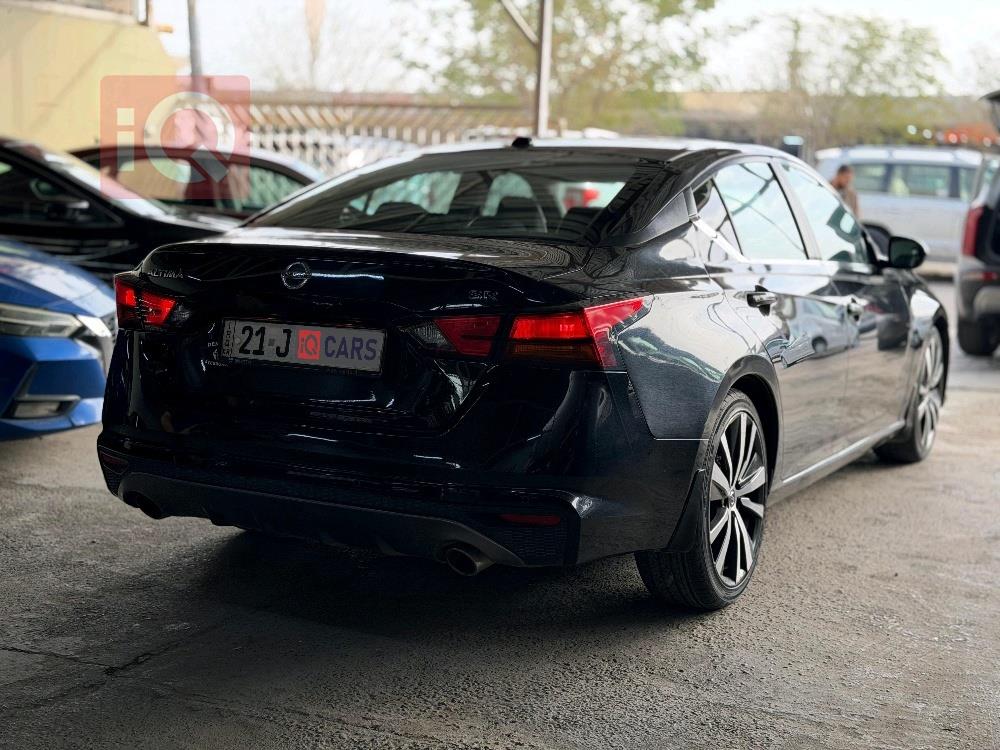 نيسان ألتيما